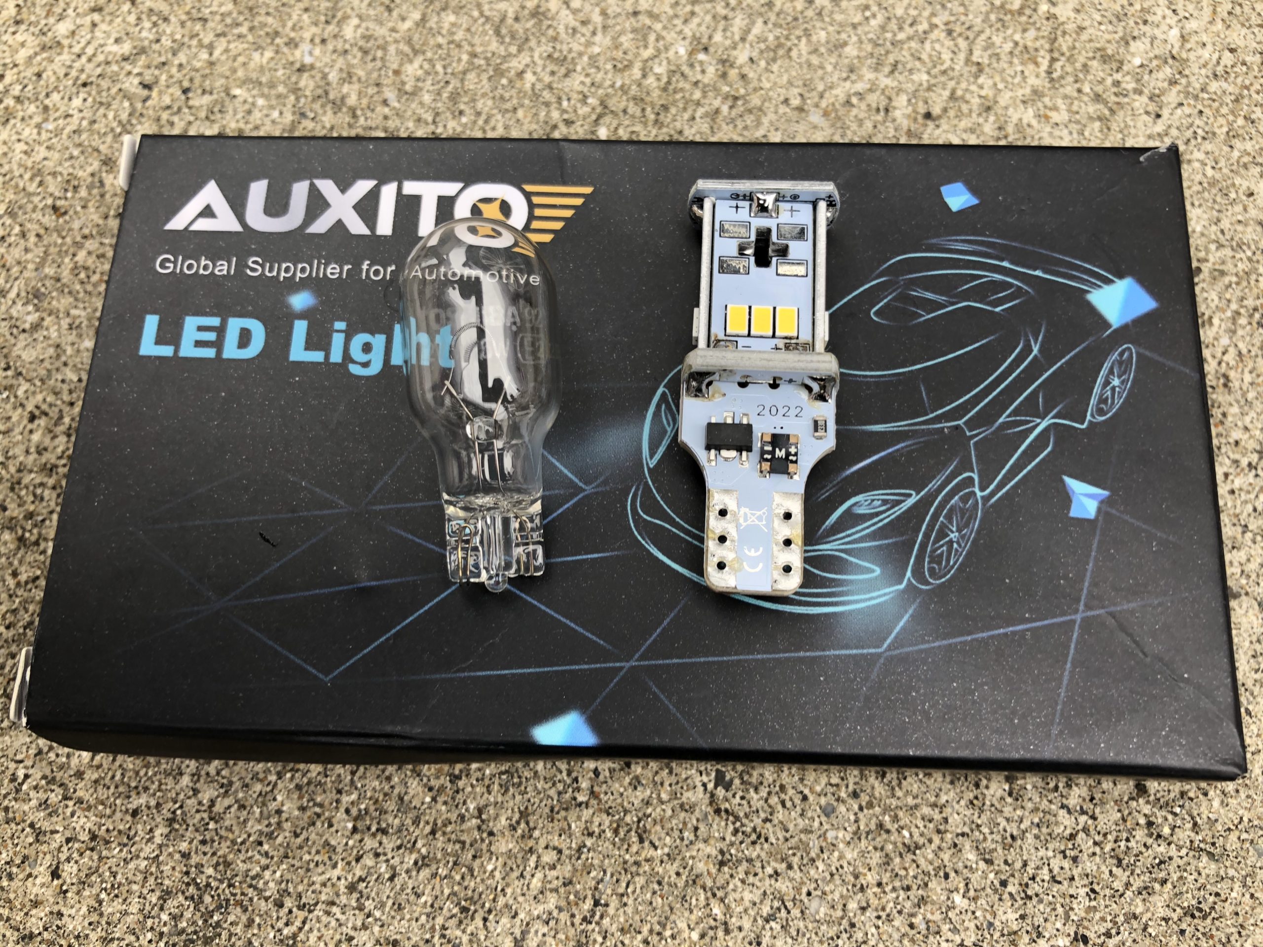 爆光 ダイハツキャストのバックランプ交換方法 Auxito T16 Led こっチャネル